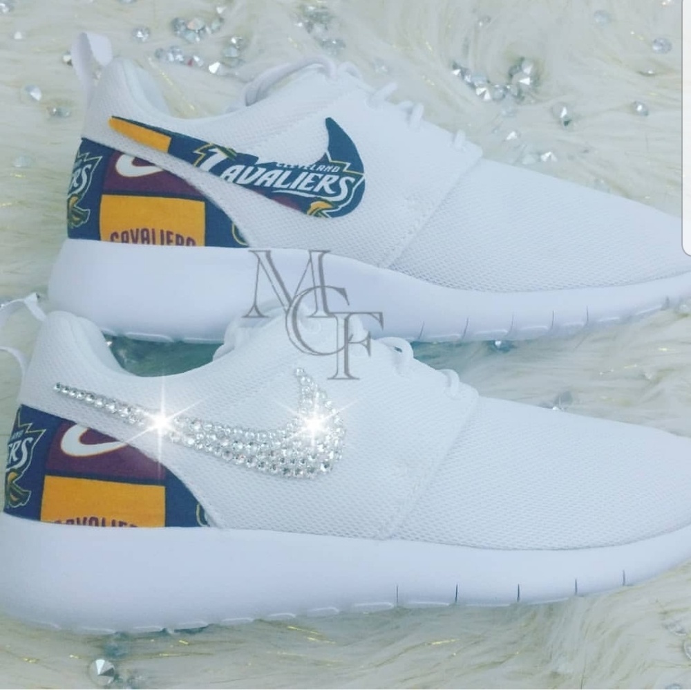 Wonder Woman custom Nike roshe - Picture 4 of 4